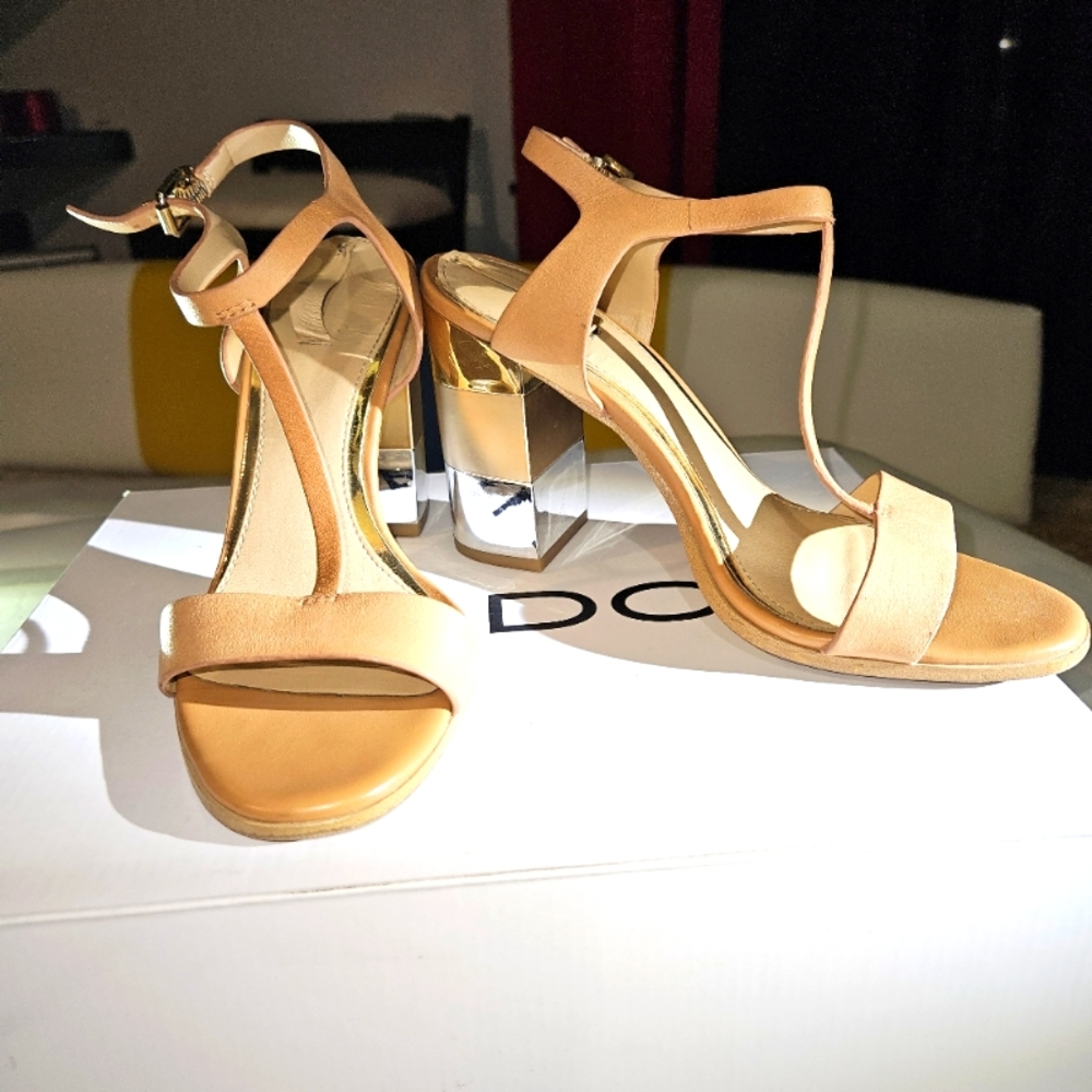 Feltrone 3 tone heel silvertone, goldtone, brass tan body, very comfy.